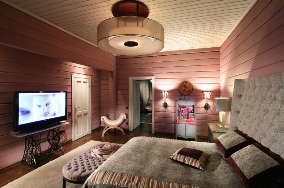 Интерьер спальни в деревянном доме