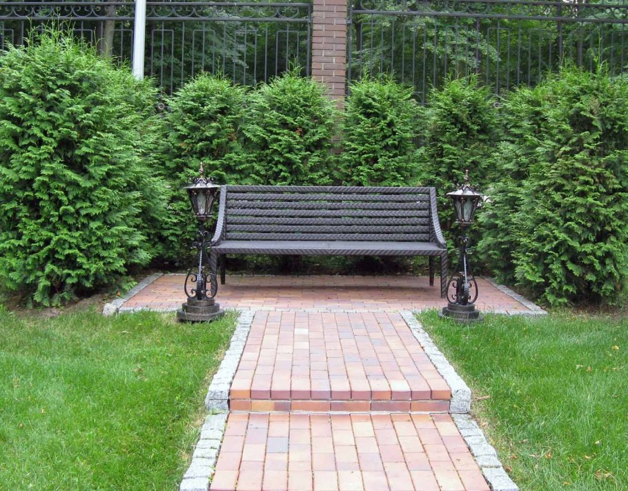 Скамейки в ландшафте