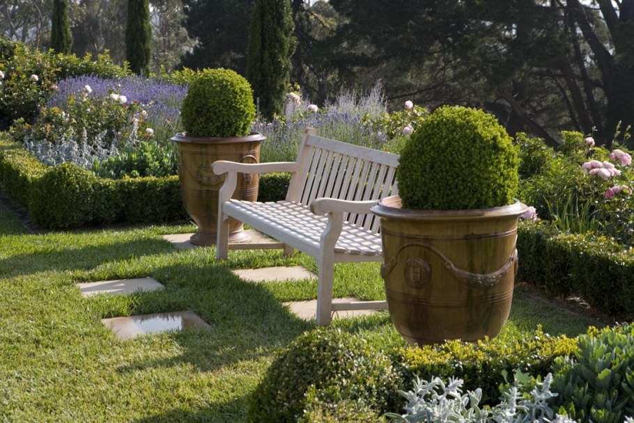 Скамейки в ландшафте