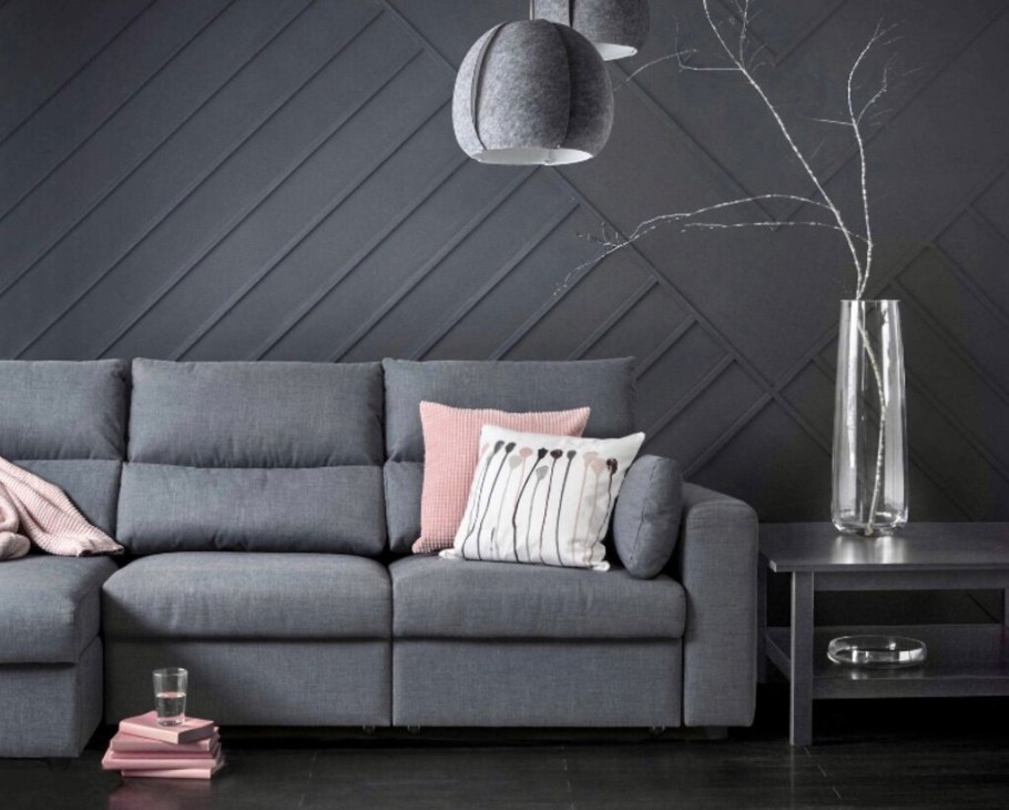 Серый угловой диван в интерьере