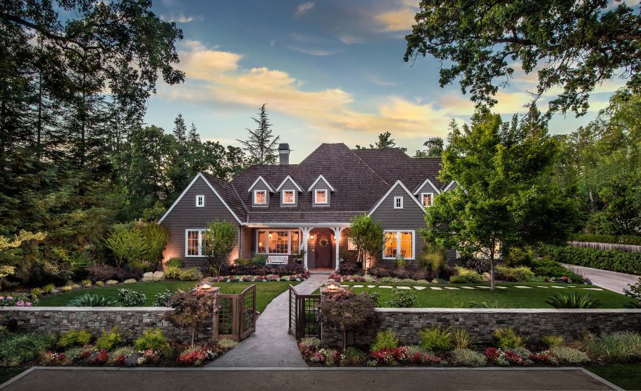 Уютный домик с садом