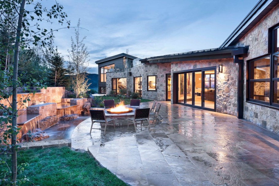 Внутренний дворик в частном доме