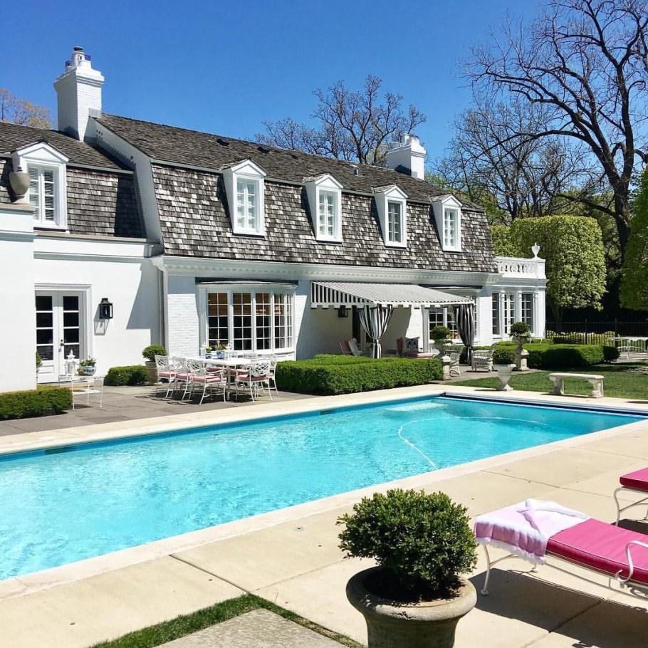 Дом с бассейном