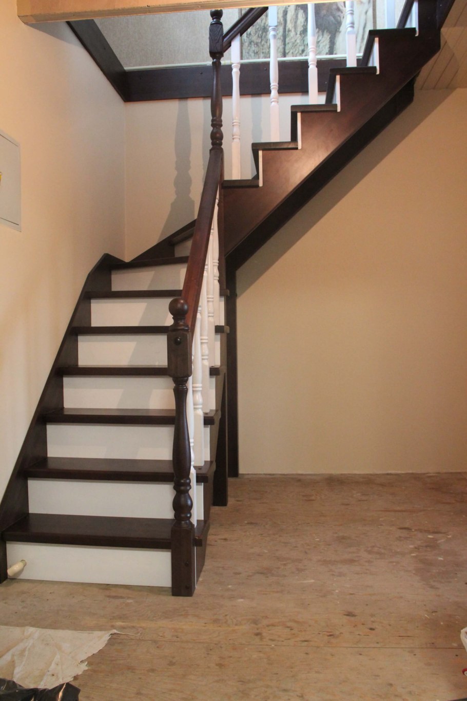 Поворотная лестница с забежными ступенями на 90 градусов