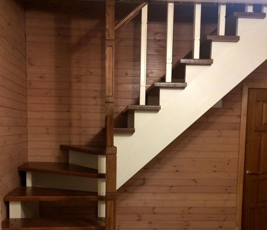 Поворотная лестница с забежными ступенями на 90 градусов