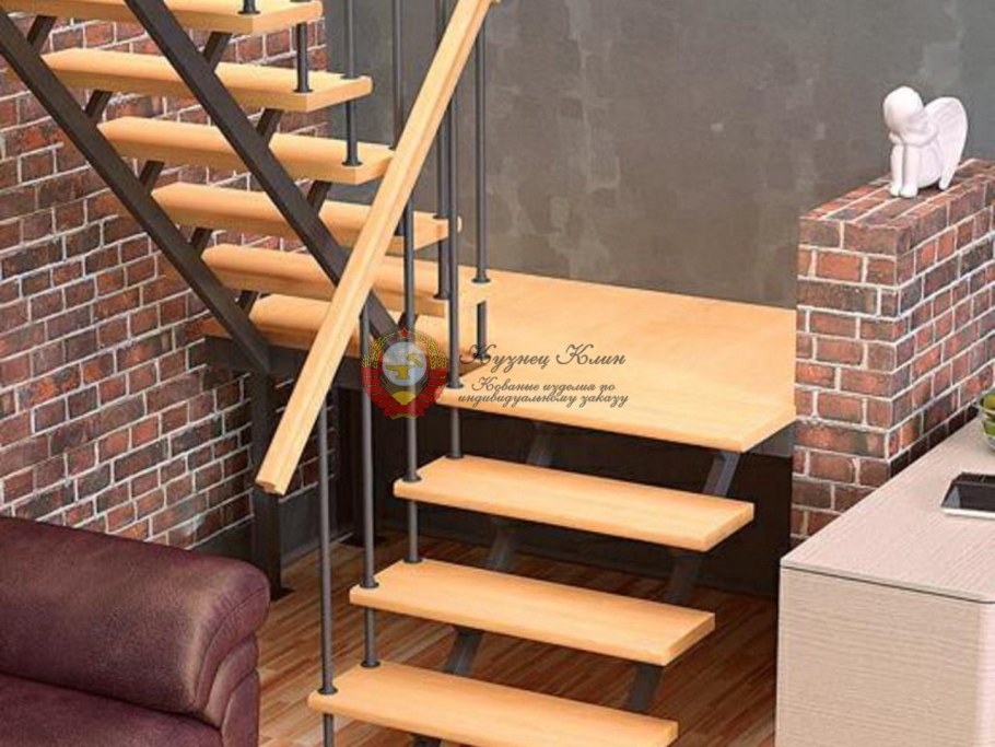 Лестница меж этажная металдерево