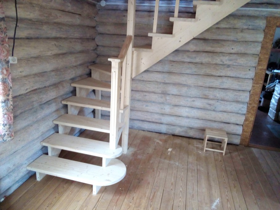 Лестница с поворотом на 90 градусов