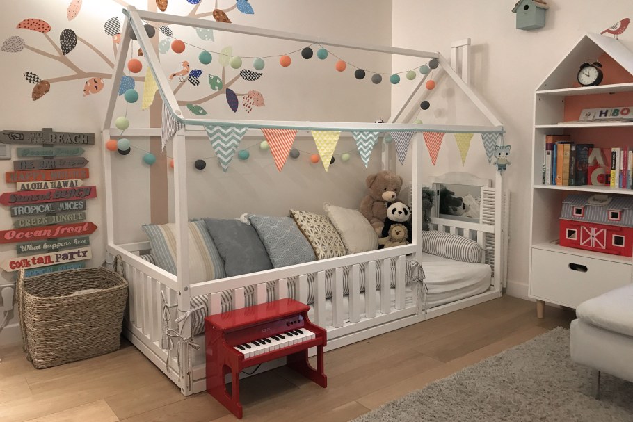 Украшение кровати домика