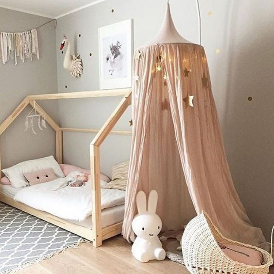 Детская кровать с балдахином