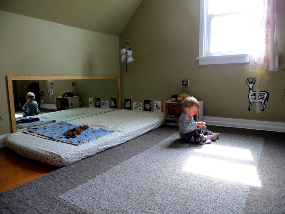 Кровать для ребенка по Монтессори