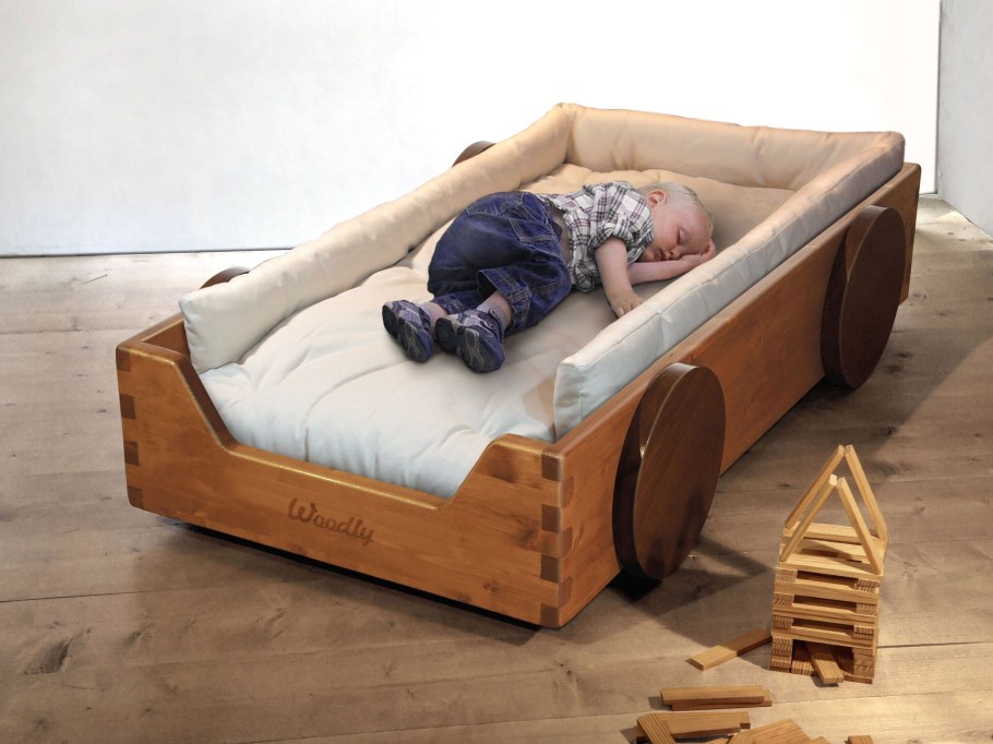 Кровать для ребенка по Монтессори