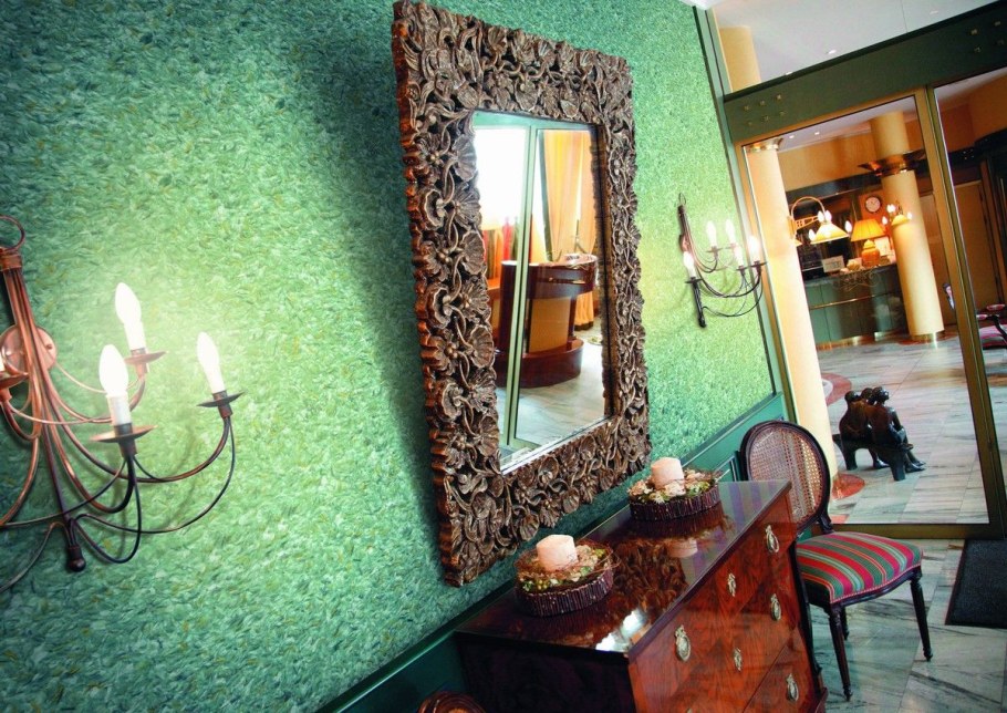 Шелковая штукатурка в коридоре