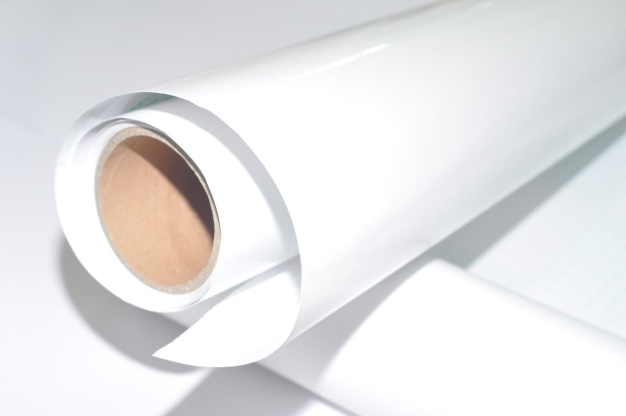 Бэклит 200 микрон. На просвет. Самоклеющийся глянец MGT 1.27х50м.