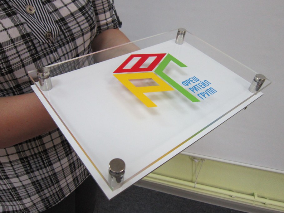 УФ печать таблички на оргстекле