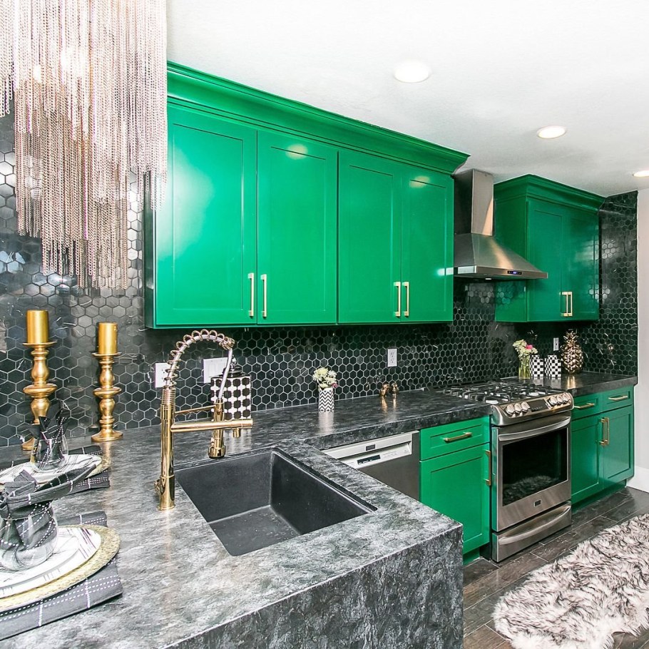 Кухни 2022 изумруд