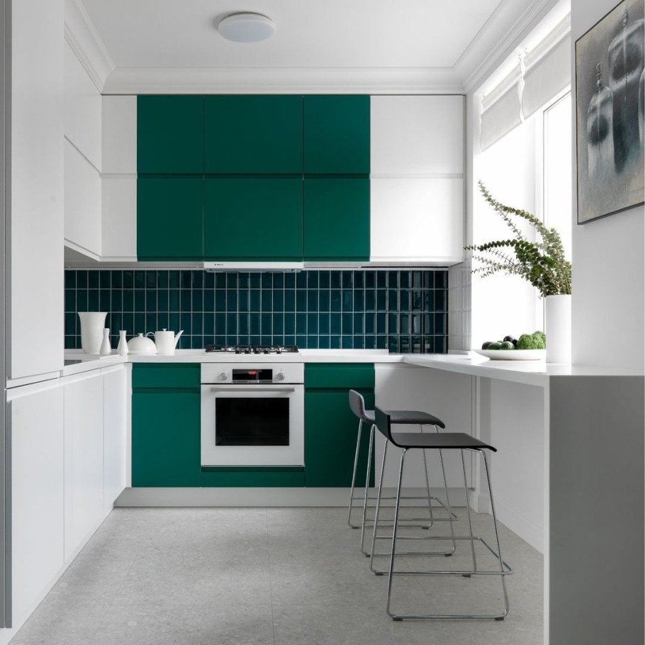 Кухня зеленого цвета