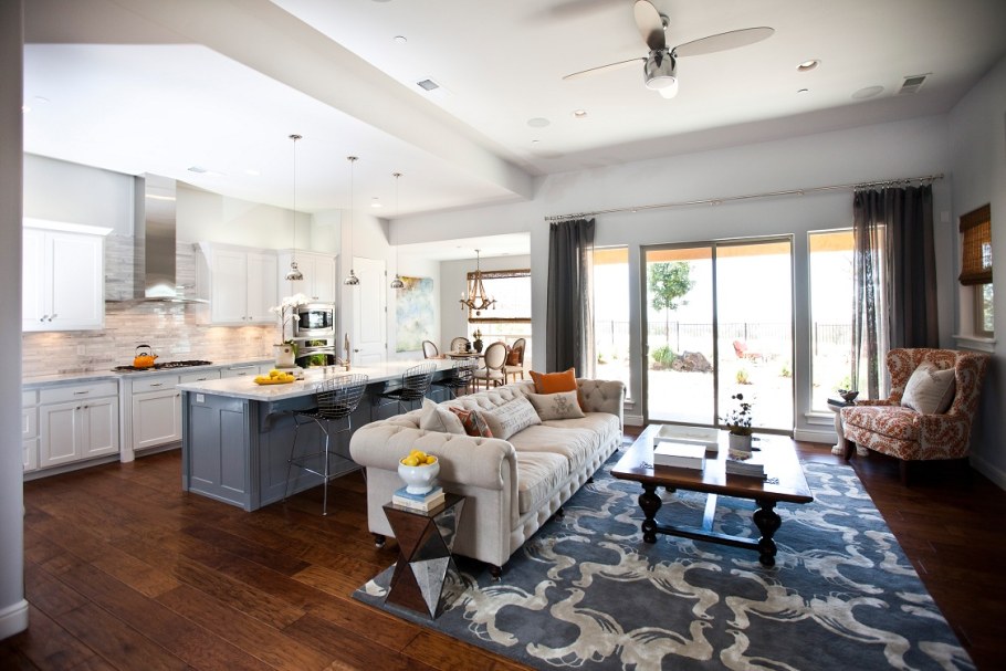 Кухня гостиная с островом