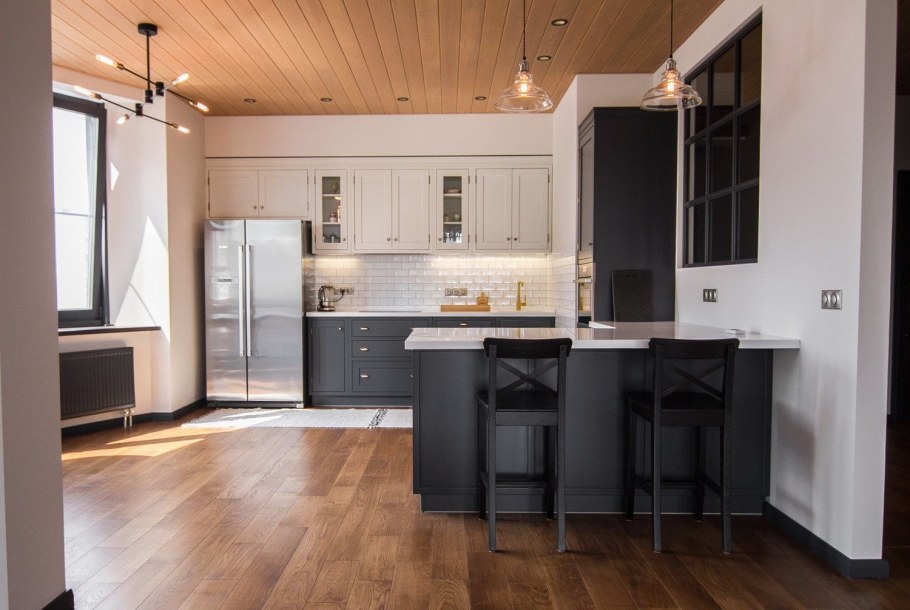 П-образная кухня с барной стойкой