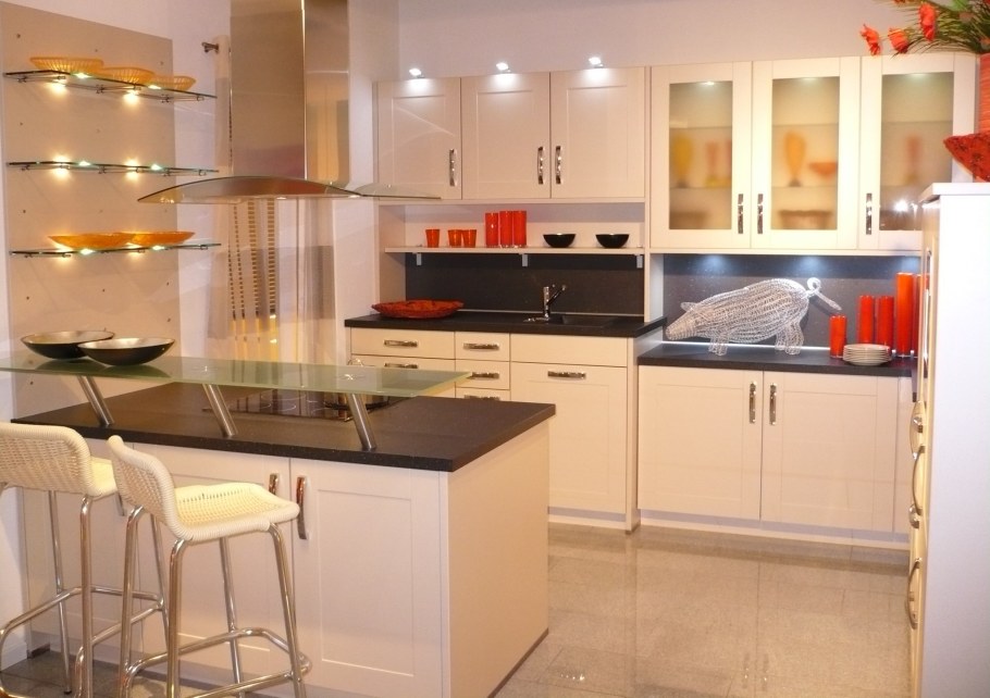 Кухни с барной стойкой