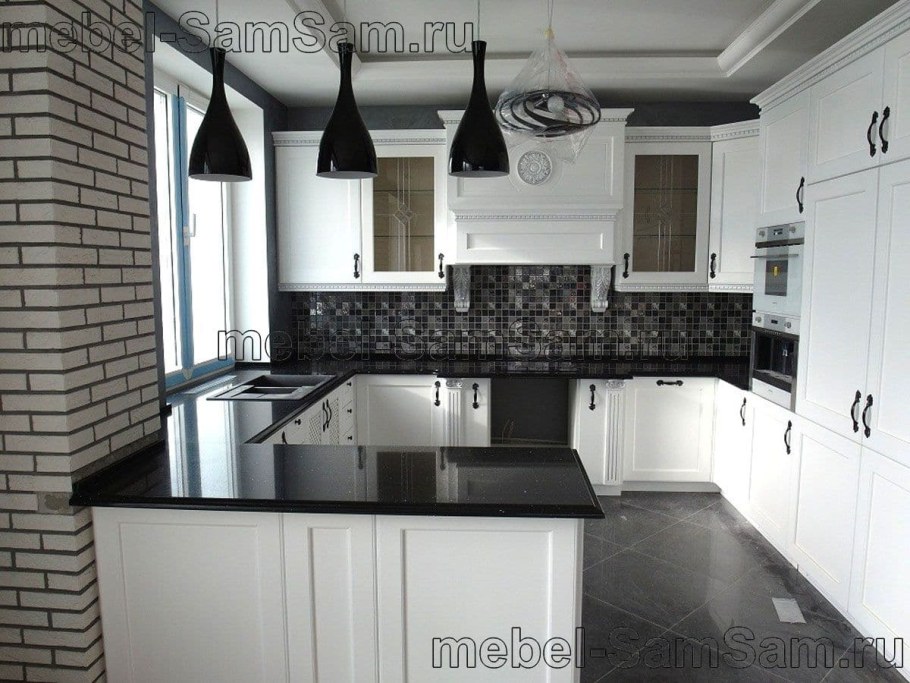 П-образная кухня с барной стойкой