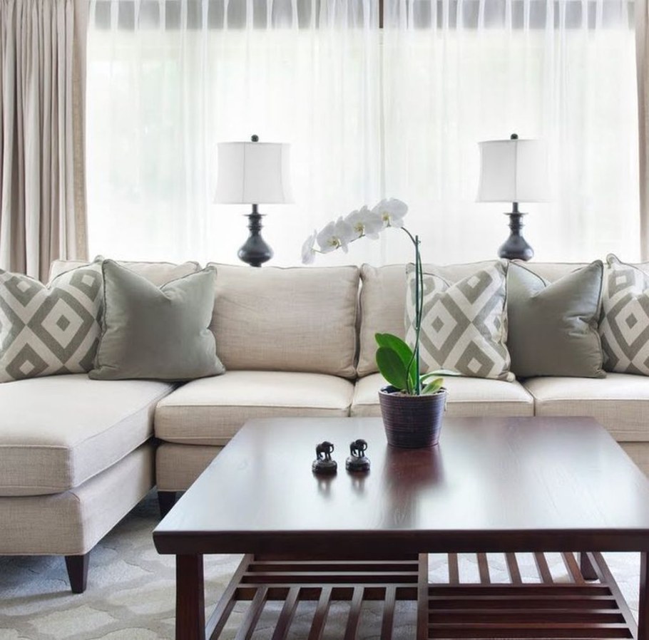 Серо бежевый диван в интерьере