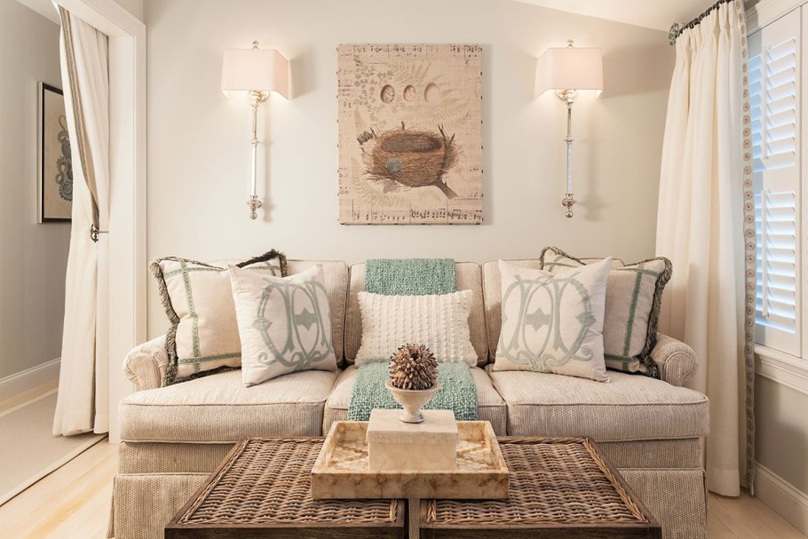 Уютная гостиная в светлых тонах