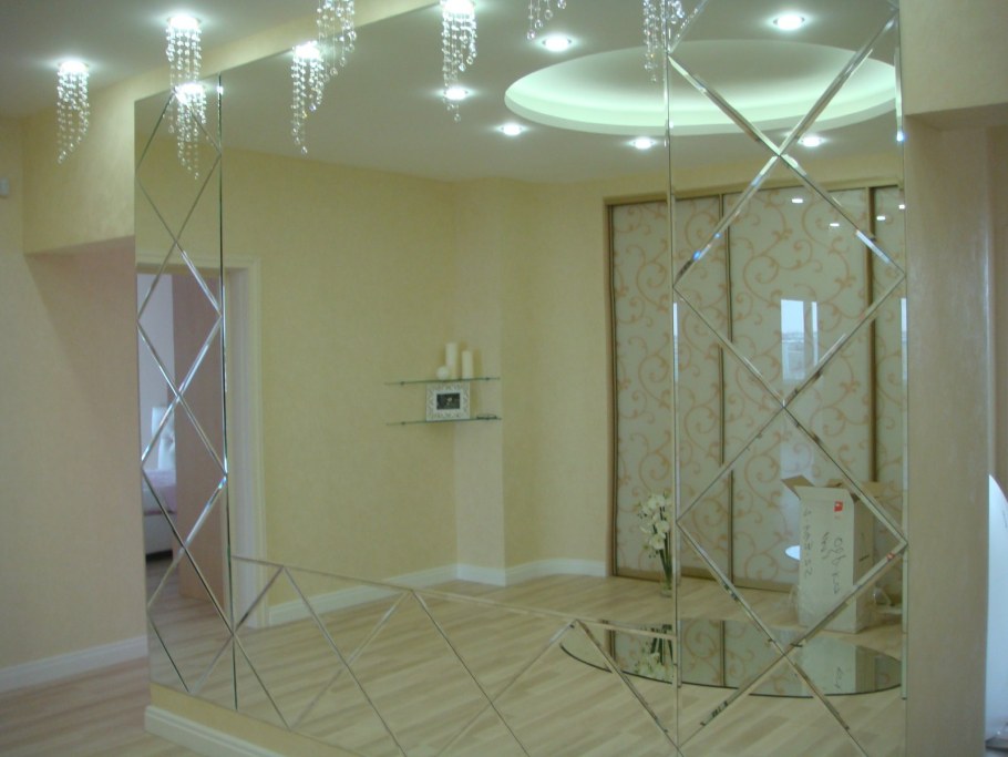 Панно из зеркальной плитки