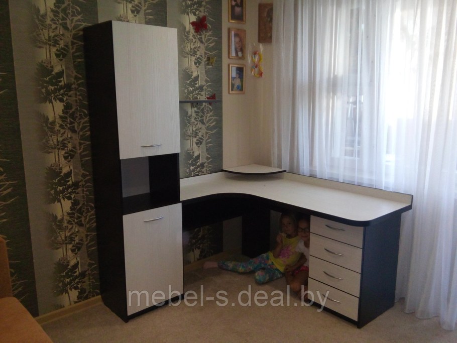 Угловой письменный стол для школьника