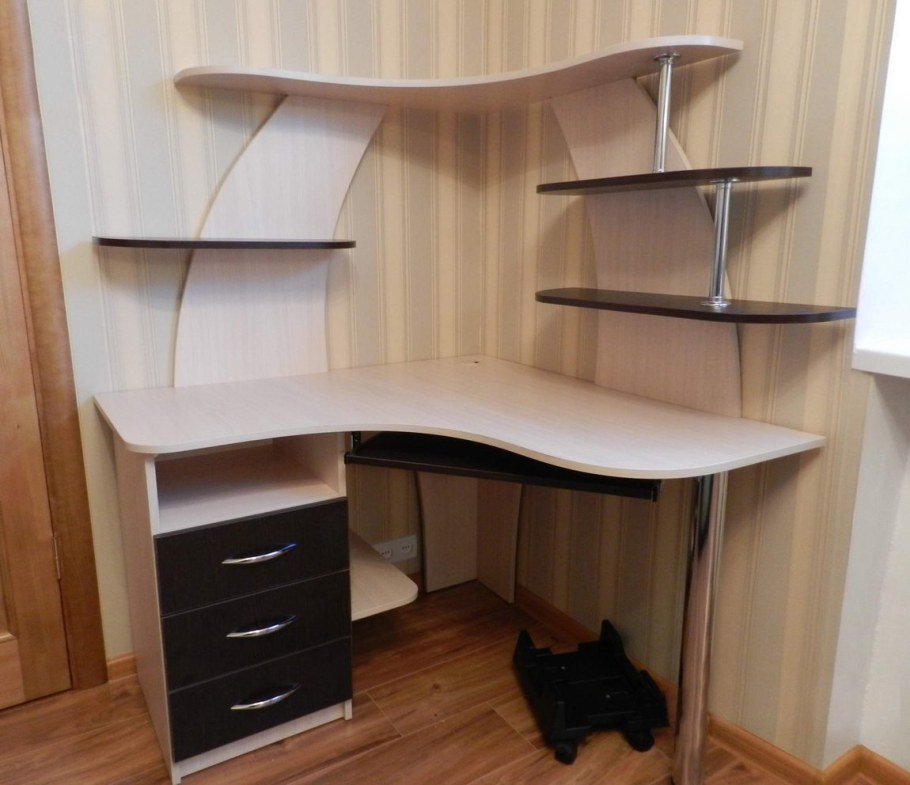 Стол с полками