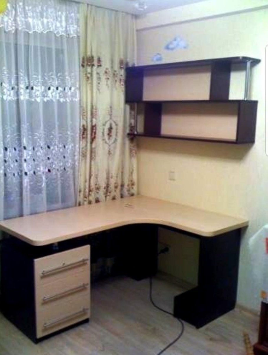 Угловой стол