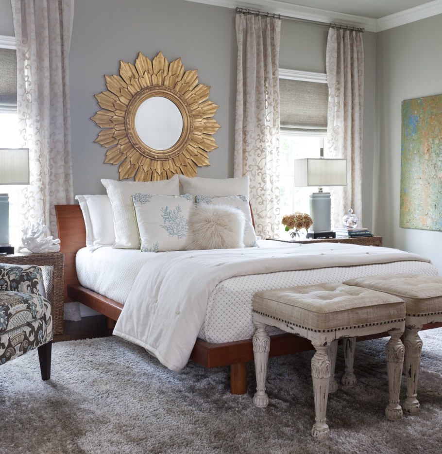 Зеркало солнце в интерьере спальни