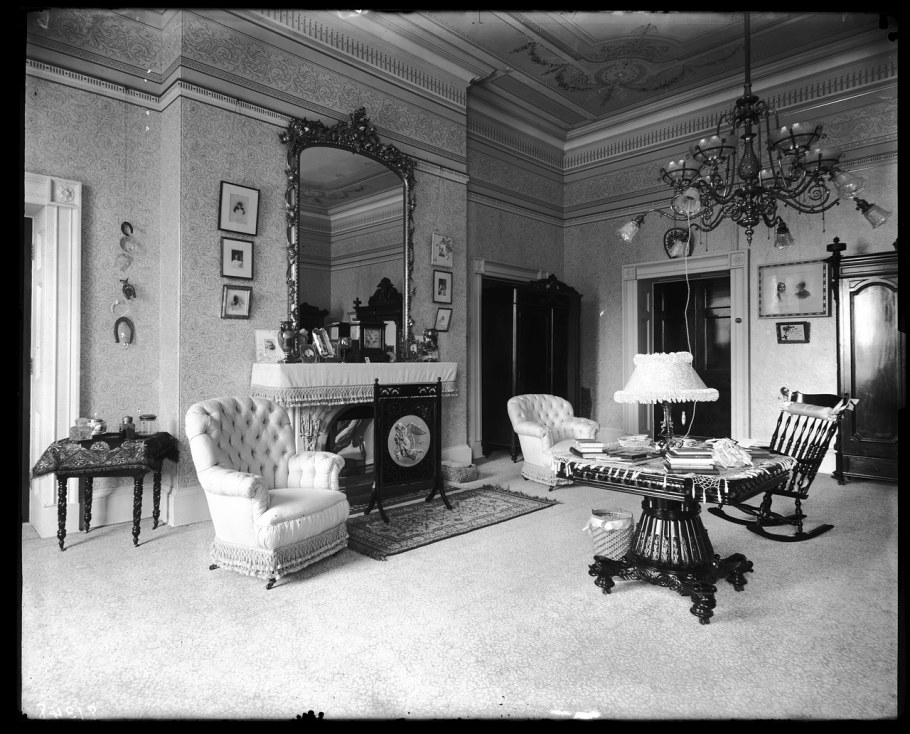 Интерьер старинного особняка