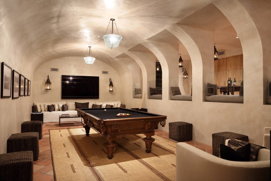 Романский стиль в интерьере винный погреб