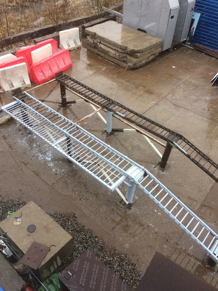 Ремонтная эстакада для автомобиля