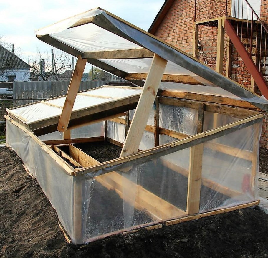 Деревянная теплица