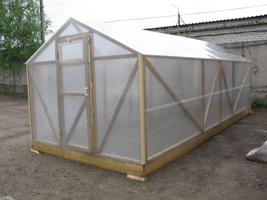 Деревянная теплица