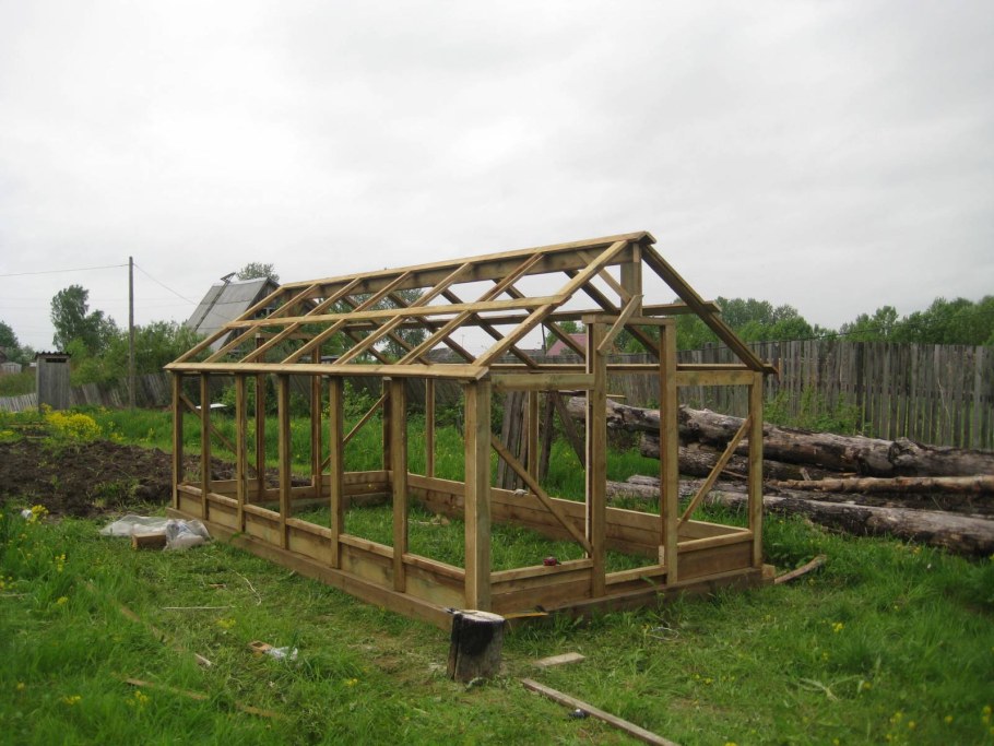 Парник деревянный