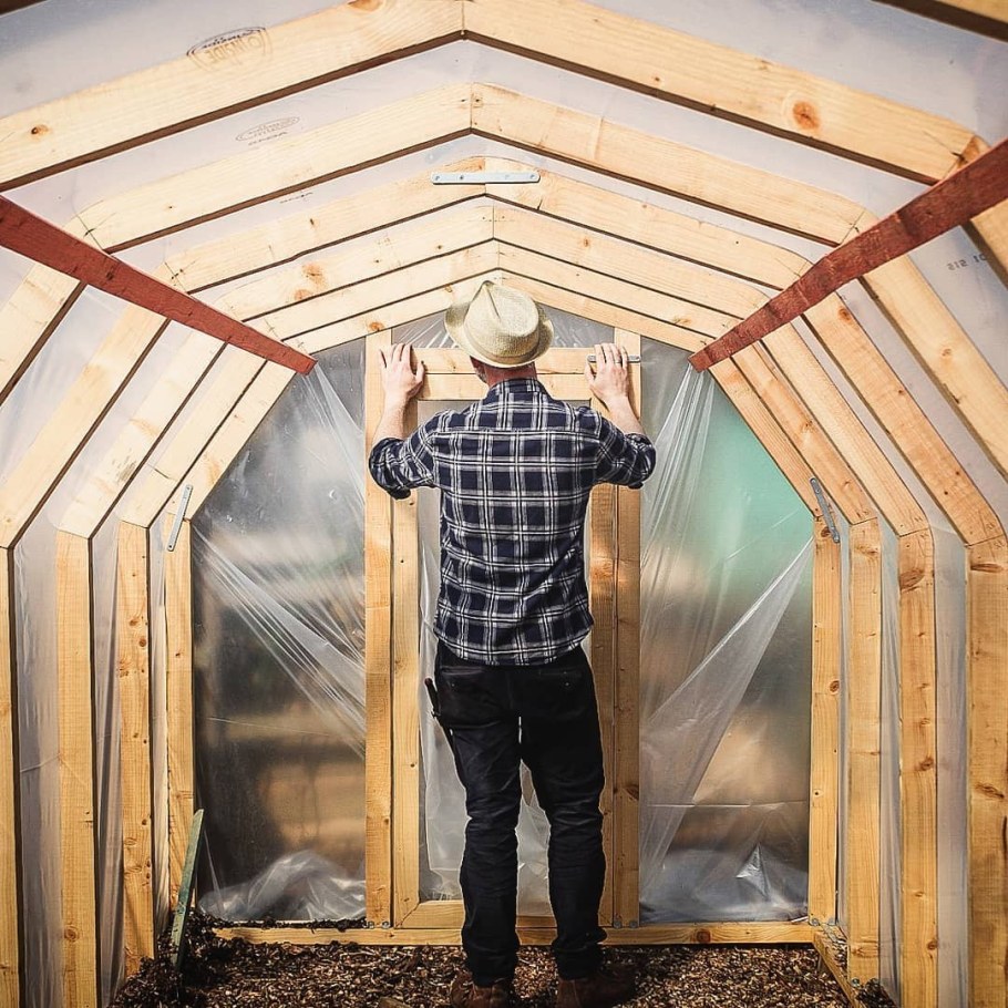 Большая деревянная теплица