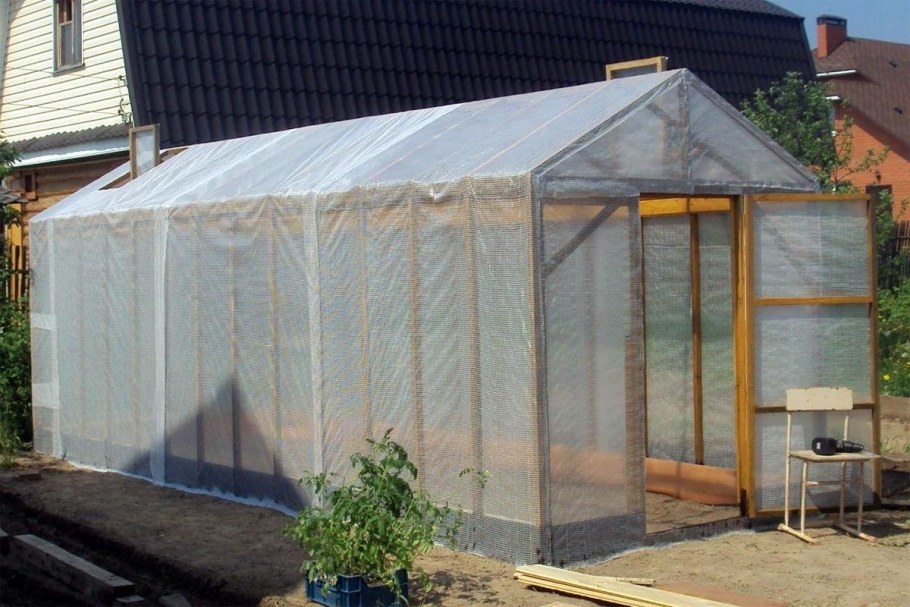 Парник деревянный