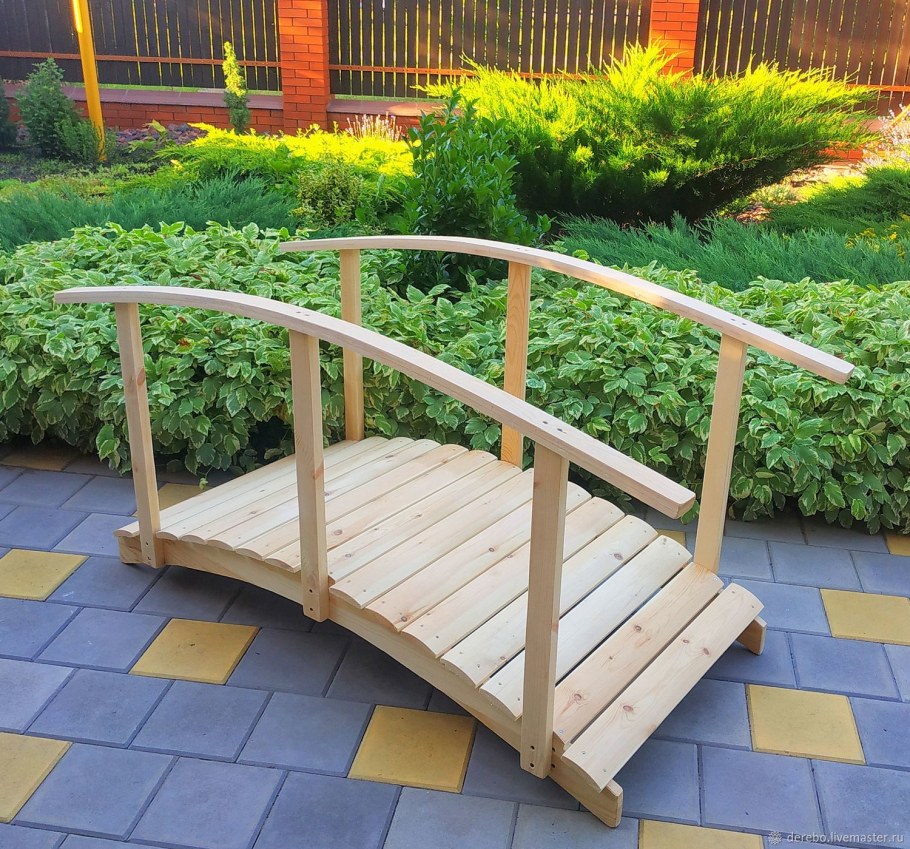 Декоративные мосточки на даче