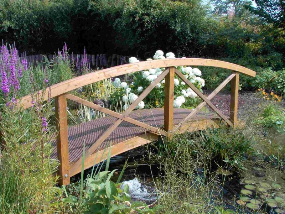 Декоративный мостик из дерева
