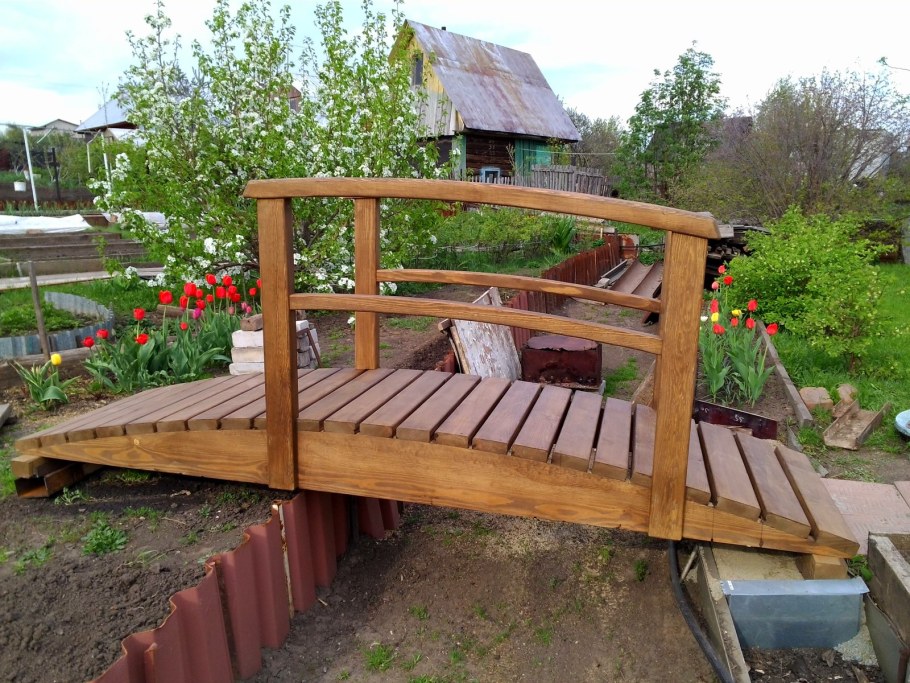 Деревянные мостики для дачи