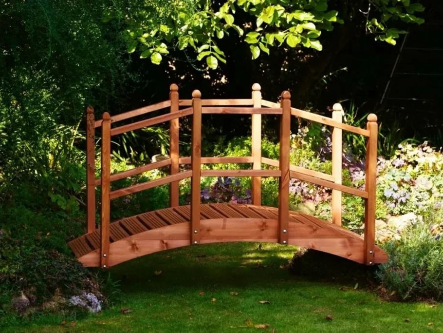 Деревянный мостик