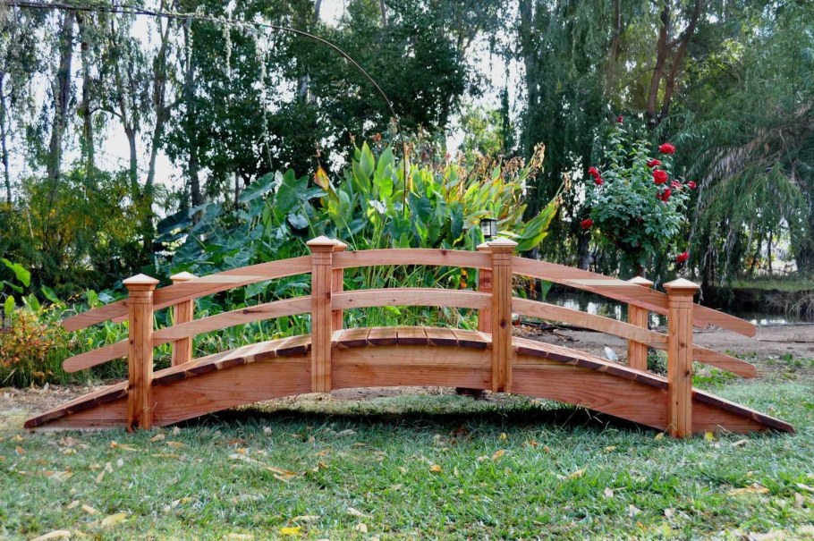 Деревянный мостик для сада