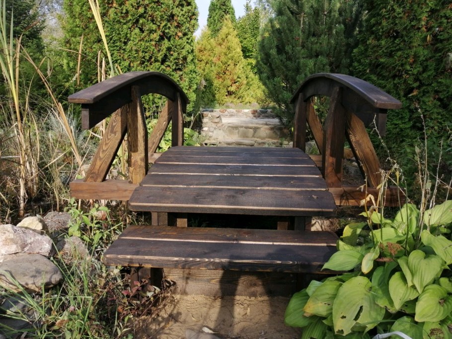 Деревянный мостик для сада
