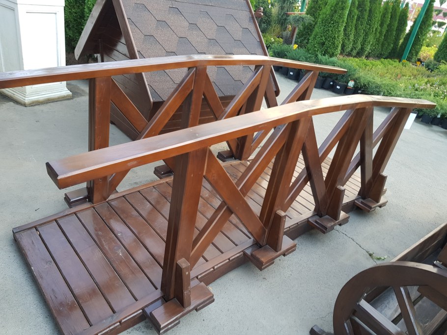 Мостик деревянный декоративный