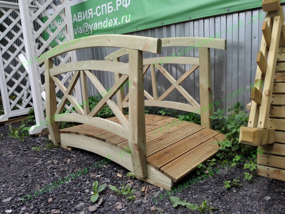 Мостик деревянный декоративный