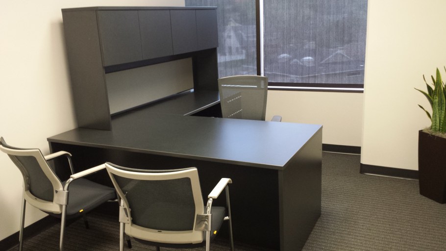 Стильные столы для офиса