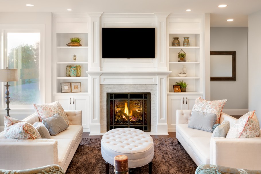 Камины в интерьере гостиной