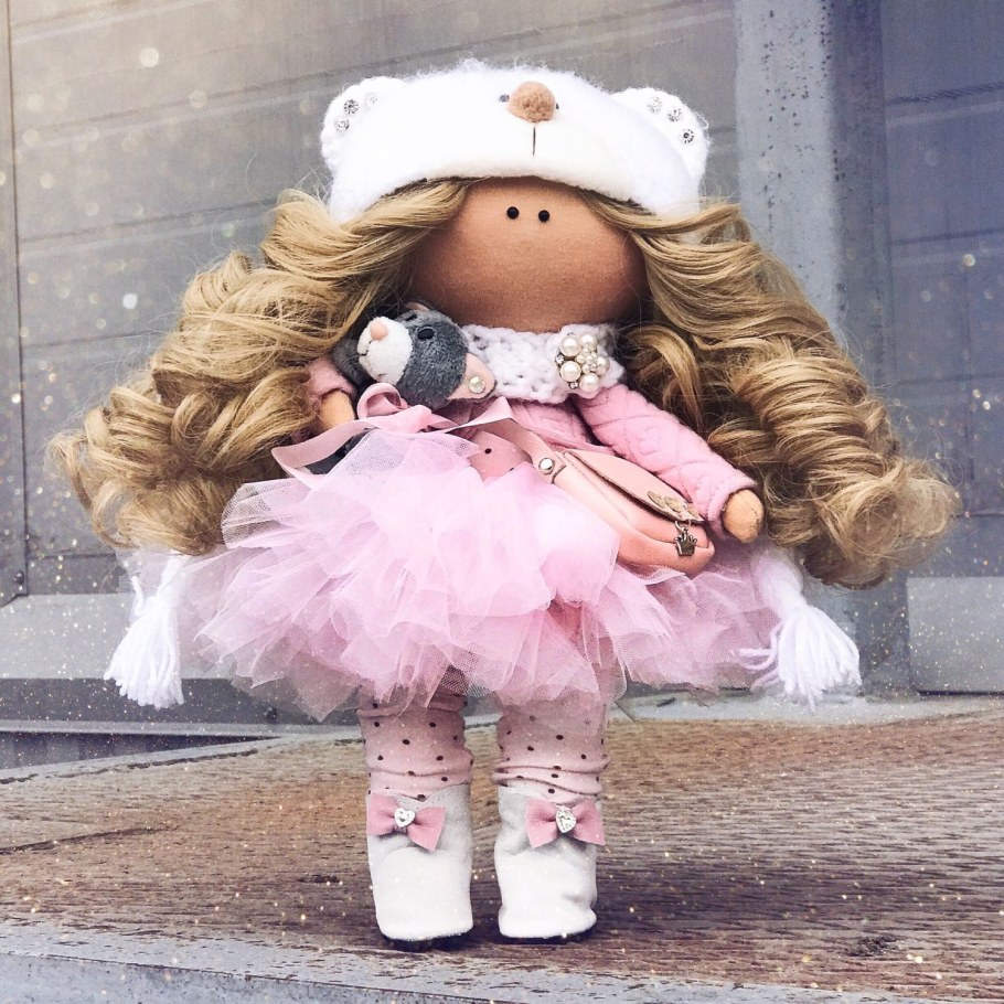 Текстильная кукла большеножка